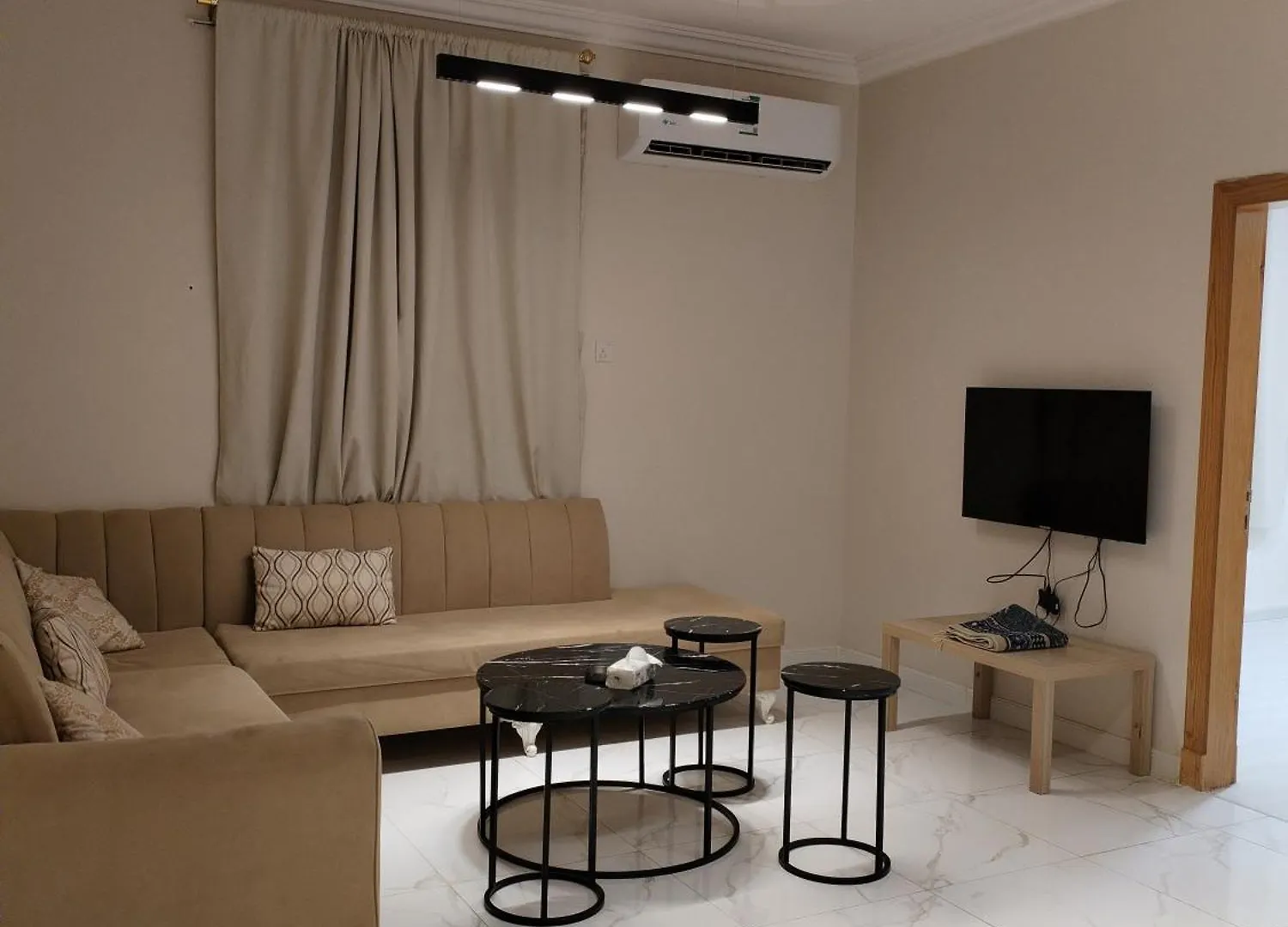 Apartment شقق صقر للعوائل -غرف نوم وجلسه واسعه ومطبخ- Riyadh Saudi Arabia