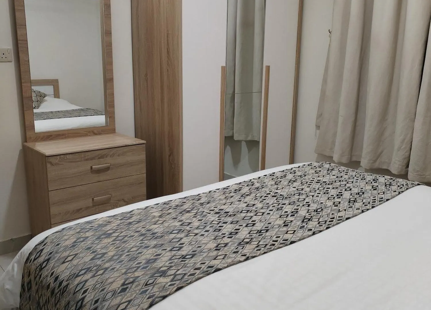 شقق صقر للعوائل -غرف نوم وجلسه واسعه ومطبخ- Riyadh Apartment
